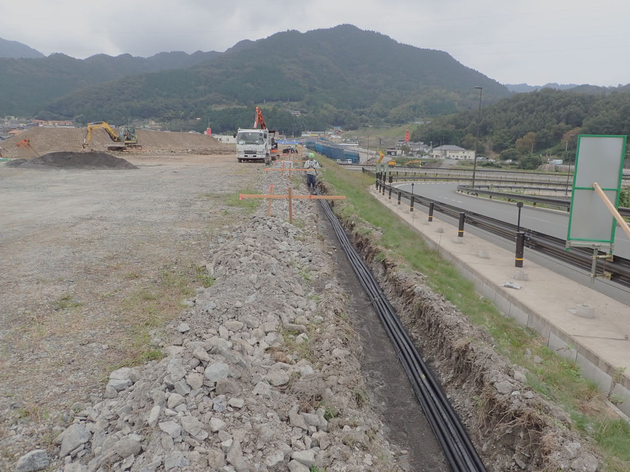 八鹿日高道路養父地区舗装工事